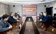 校长姚佐文与我校优秀校友、全国优秀特岗教师刘满婷会面